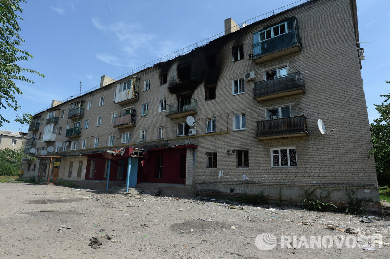 Жилой дом в Песках Донецкой области, разрушенный украинскими силовиками