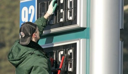 Бензин в России в 2015 году подорожает на 5 рублей за литр