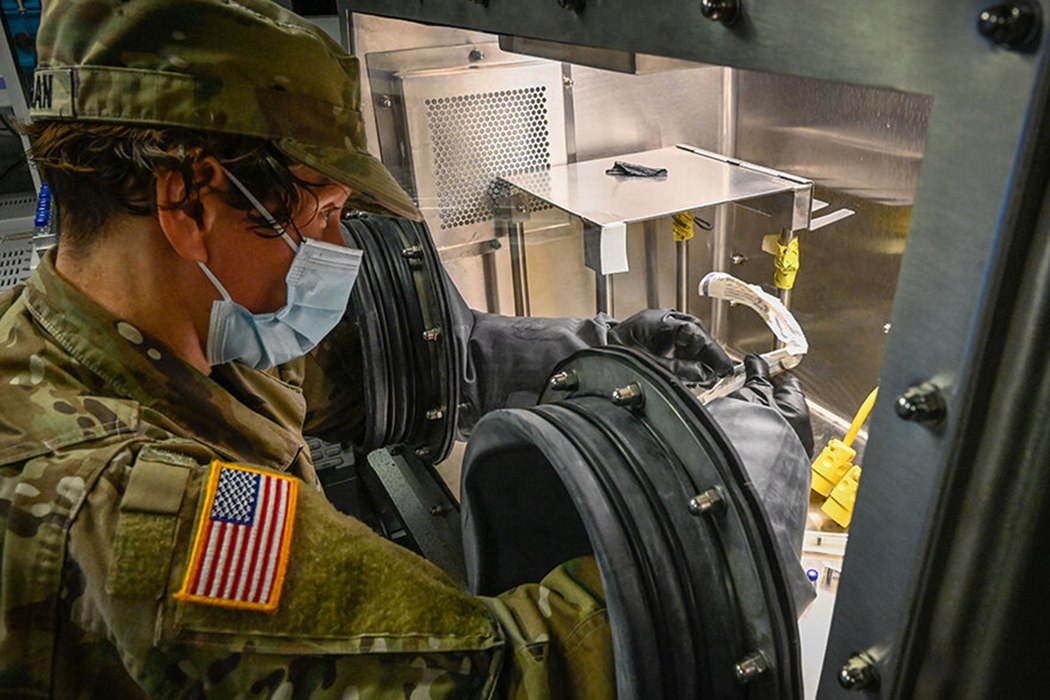 Военный США в биолаборатории