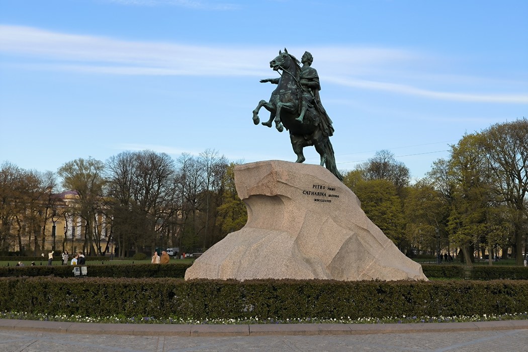 Медный всадник - памятник Петру I в Петербурге