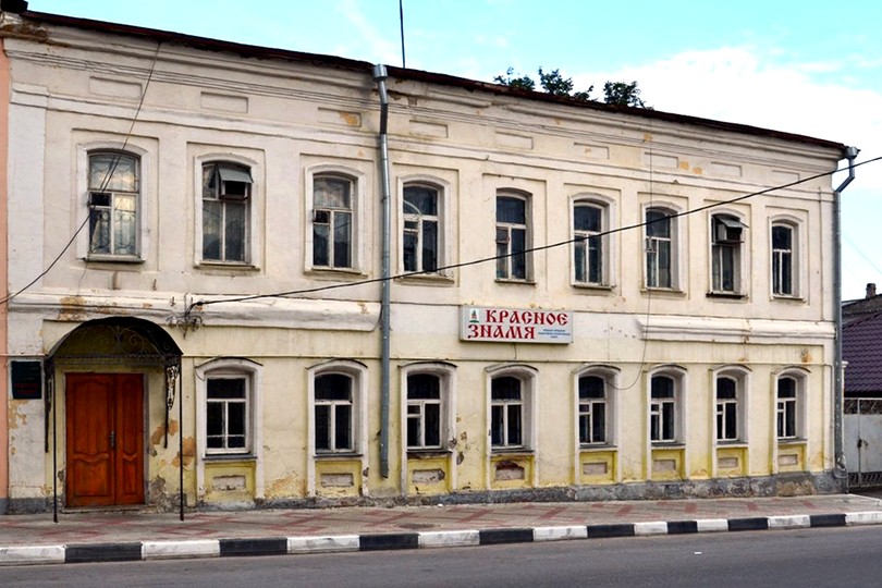 Фасад здания редакции газеты "Красное Знамя" в Ельце