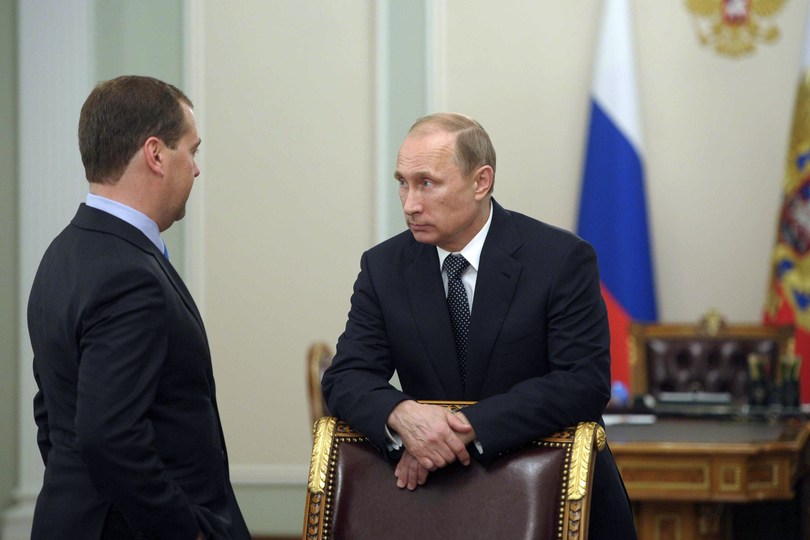 Медведев и Путин в кулуарах