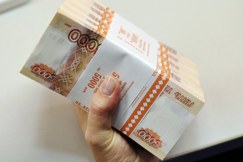 Пять миллионов рублей в пачках